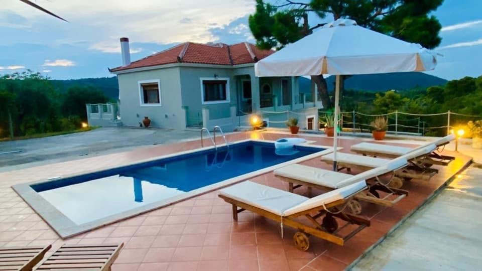 Villa Ouranos In Pefkias Szkópelosz Kültér fotó